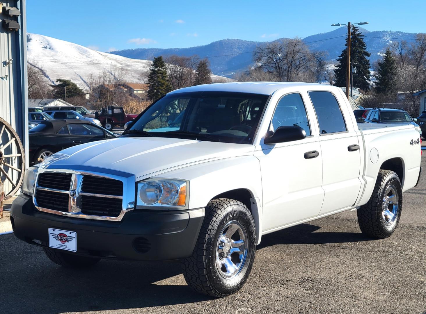 2005 White /Gray Dodge Dakota ST (1D7HW28N55S) with an 4.7L V8 engine, Automatic with Overdrive transmission, located at 450 N Russell, Missoula, MT, 59801, (406) 543-6600, 46.874496, -114.017433 - Great Running little Truck. 4.7L V8. Automatic Transmission. Air Conditioning. AM FM CD. Nice Toyo Open country Tires. Clean Carfax. - Photo#1